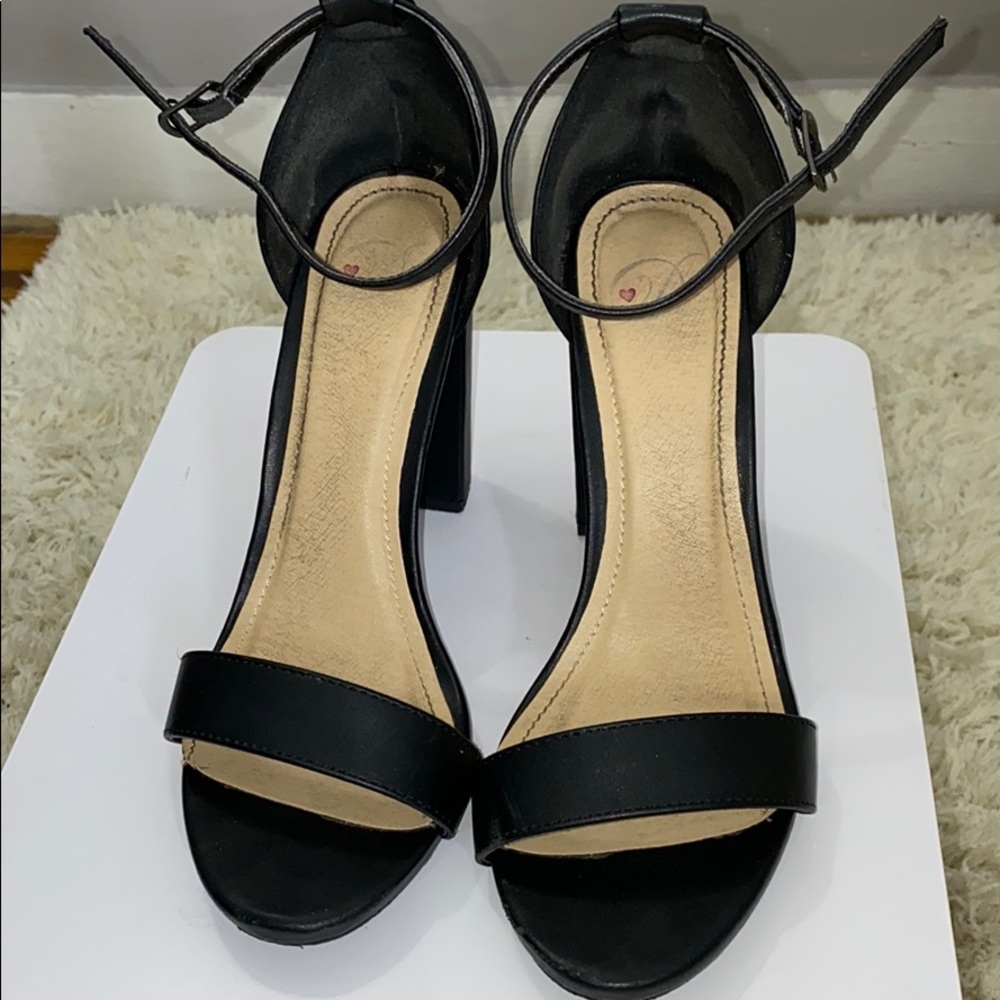 Heels - Picture 4 of 4